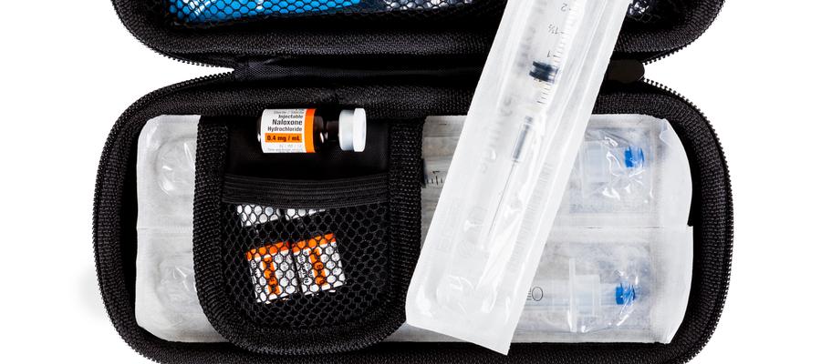 Naxolone kit